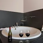 July Offer Free Daily Breakfast, Massage & Heated Pool At Luxury Olivenest 18pax *