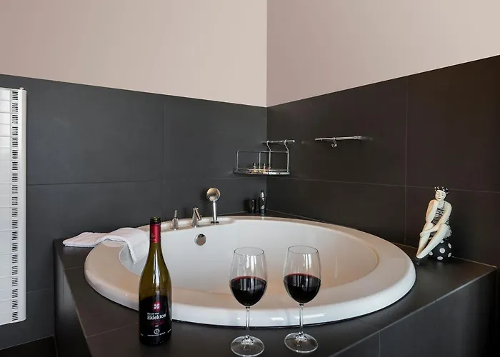 Luxury Olivenest With Private Heated Pool, Hot Tub & Sauna *