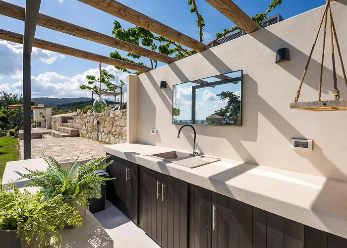 Luxury Olivenest With Private Heated Pool, Hot Tub & Sauna Villa *